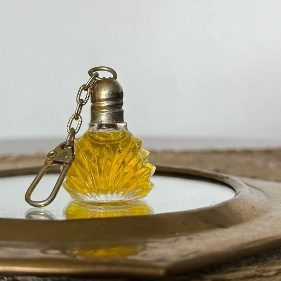Elegant Yellow Glass Perfume Bottle - Picture 6 of 6